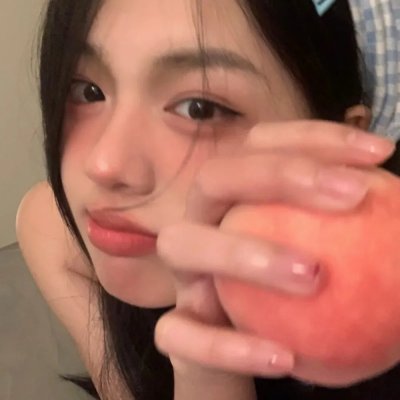 向天真的女生投降